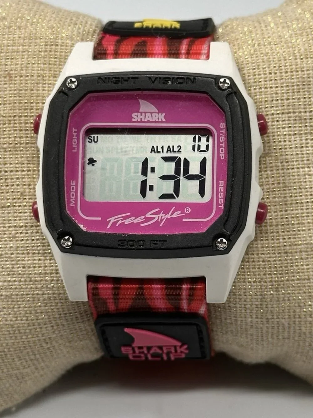 Freestyle shark clip